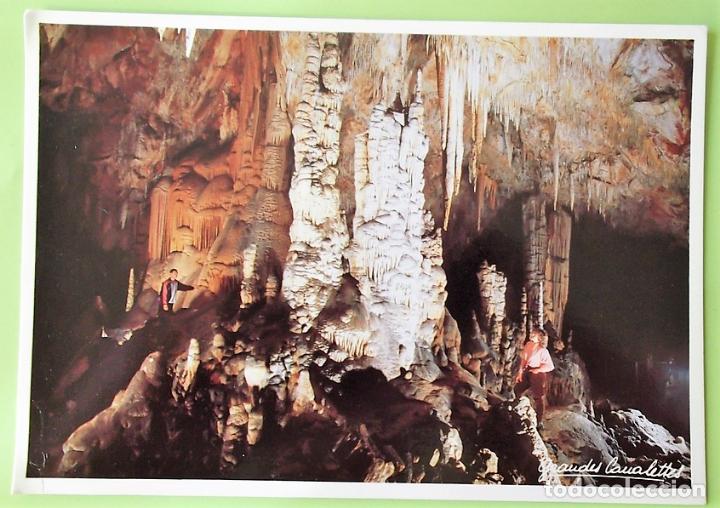 Cartoline: Corneilla-Villefranche de Conflent (Francia). La Sagrada Familia y &oacute;rganos, en la sala Angkor. Anima