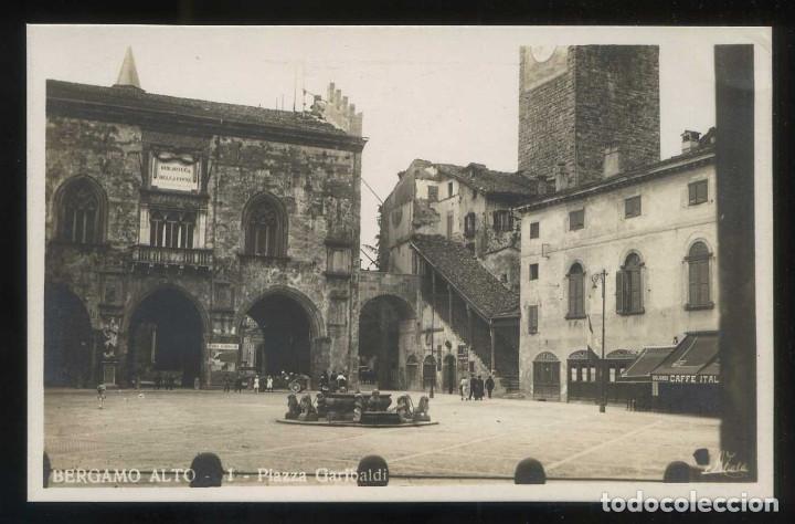 Postkarten: Italia. Lombardia. Bergamo Alto. *Piazza Garibaldi* Ed. A. Traldi n&ordm; 1. Nueva.