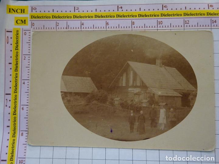 Postkarten: POSTAL DE INGLATERRA. A&Ntilde;OS 30 50. ? FOTO FAMILIAR JUNTO A CASA. 2231