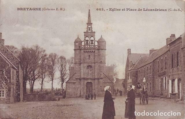 Postales: FRANCIA: BRETAGNE (Collection E.H.) EGLISE ET PLACE DE LEZARDRIEUX (C. du N.) Principios s.XX