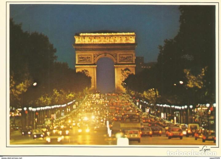 Postkarten: == PN620 - POSTAL - PARIS - L&acute;AVENUE DES CHAMPS ELYSEES ET L&acute;ARC DE TRIOMPHE