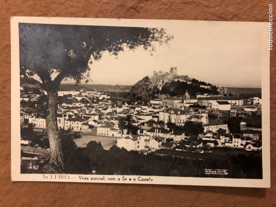 Cartes Postales: LEIRIA, VISTA PARCIAL COM A S&Eacute; E O CASTELO. POSTAL CIRCULADA EN 1957. LOTTY.