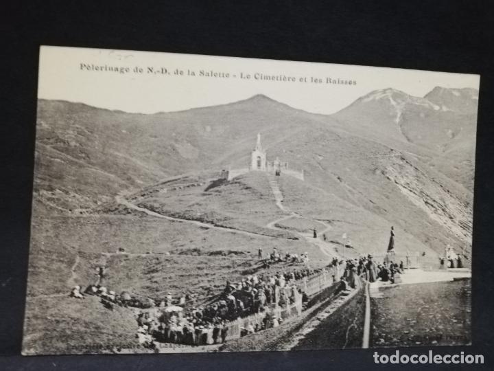 Cartoline: TARJETA POSTAL. FRANCIA. PELERINAGE DE NOTRE-DAME DE LA SALETTE. LE CIMETIERE ET LES BAISSES.