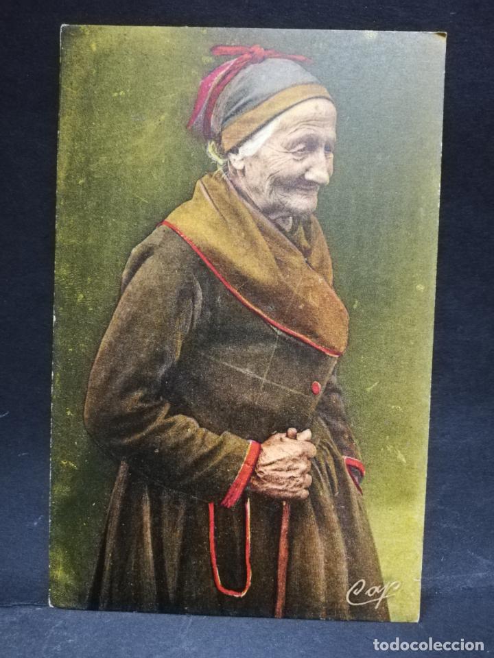 Postcards: TARJETA POSTAL. FRANCIA. SCENES ET TYPES DES PYRENEES. UNE VISILLE PAYSANNE.