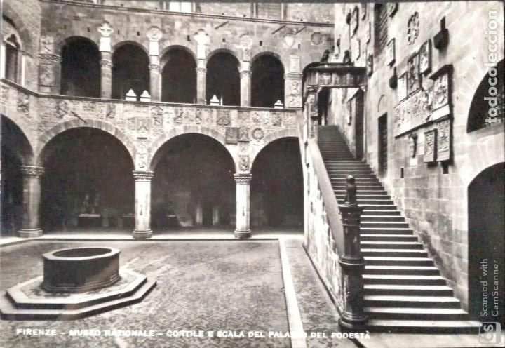Cartoline: Florencia. Museo Nacional. P&oacute;rtico y escalera del Palacio del Podest&aacute;. Nueva. Blanco/Negro