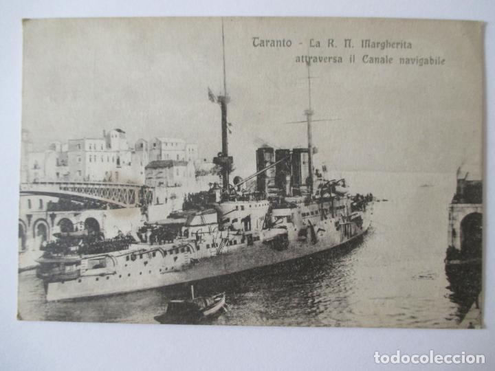 Postales: TARJETA POSTAL DE ITALIA. TARANTO. LA R. M. MARGHERITA. ATTRAVERSA IL CANALE NAVIGABILE