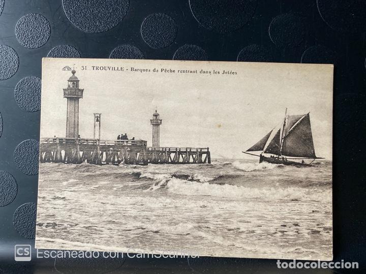 Postais: TARJETA POSTAL. FRANCIA. NORMANDIA.CALVADOS.TROUVILLE. 31.-BARQUES DE P&Ecirc;CHE RENTRANT DANS LES JET&Egrave;ES