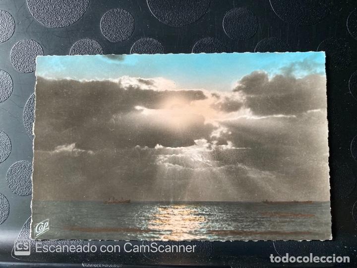 Postales: TARJETA POSTAL. FRANCIA. NORMANDIA. CALVADOS. DEAUVILLE-TROUVILLE. COUCHER DE SOLEIL SUR LA MER