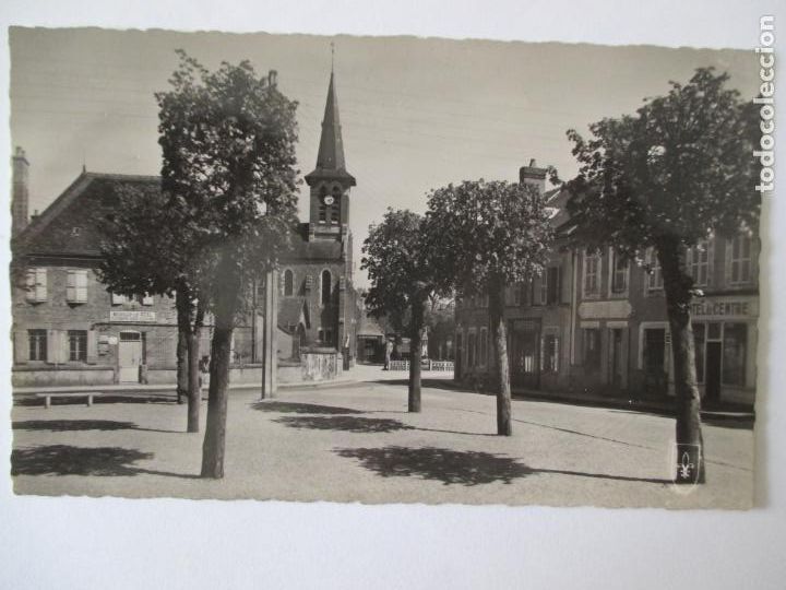 Postais: TARJETA POSTAL DE FRANCIA. 6 NEUILLY REAL ALLIER. PLACES DE LA MAIRIE ET DE L&acute;EGLISE