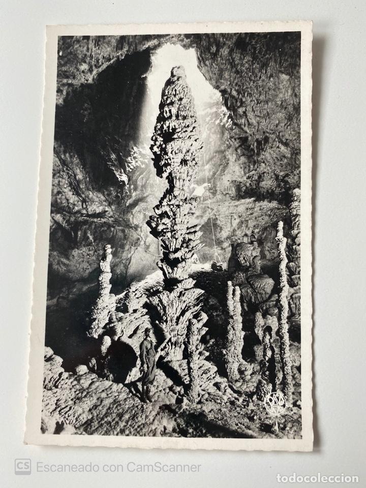 Postales: TARJETA POSTAL. FRANCIA. ARDECHE. AVEN D'ORGNAC. 27.- STALGMITE EN FORME DE POMME DE PIN.