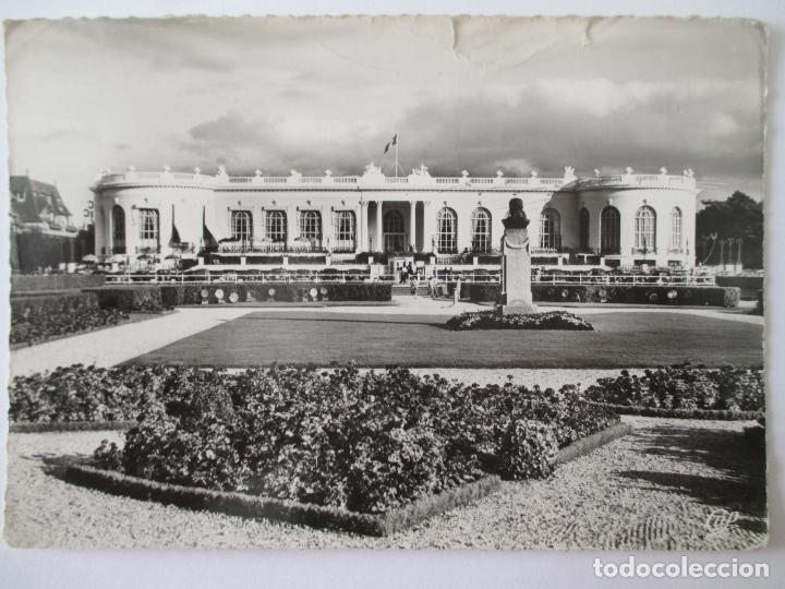 Postkarten: TARJETA POSTAL DE FRANCIA. 119 DEAUVILLE PLAGE FLEURIE LE CASINO