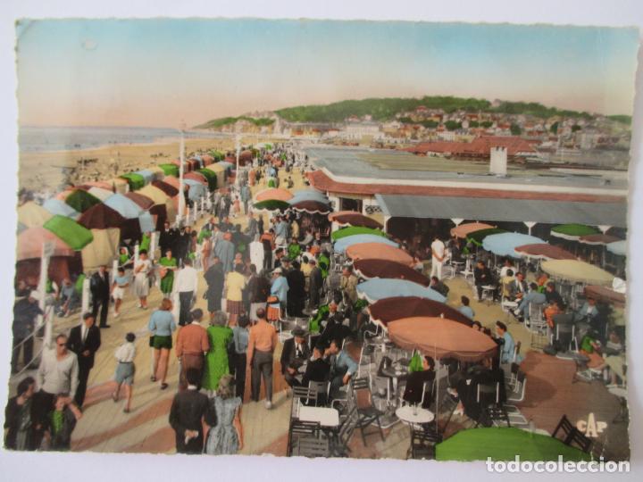 Postkarten: TARJETA POSTAL DE FRANCIA. 193 DEAUVILLE PLAGE FLEURIE LE BAR DU SOLEIL