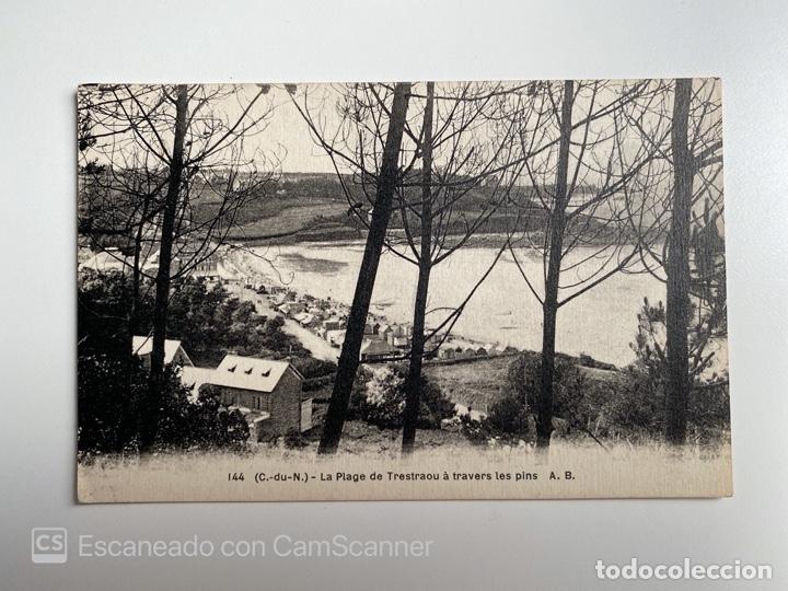Postais: TARJETA POSTAL. FRANCIA. COSTAS DE ARMOR. LA PLAGE DE TRESTRAOU A TRAVERS LES PINS
