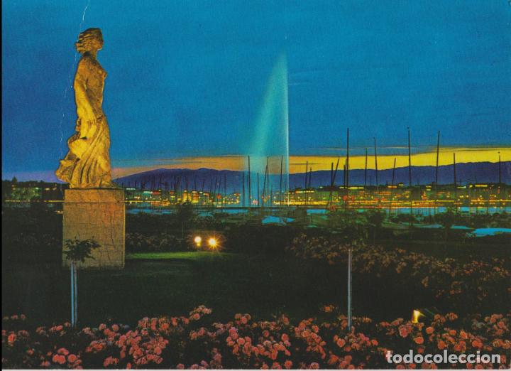 Postales: SUIZA, GINEBRA, VISTA NOCTURNA DE LA ESTATUA DE LA BRISA - S/C