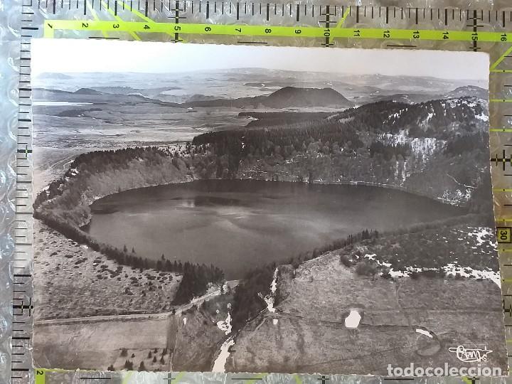 Postales: POSTAL FRANCIA 1962 CIRCULADA Y SELLADA / LE LAC PAVIN / DOBLE MATASELLOS / RODILLO: MUROL