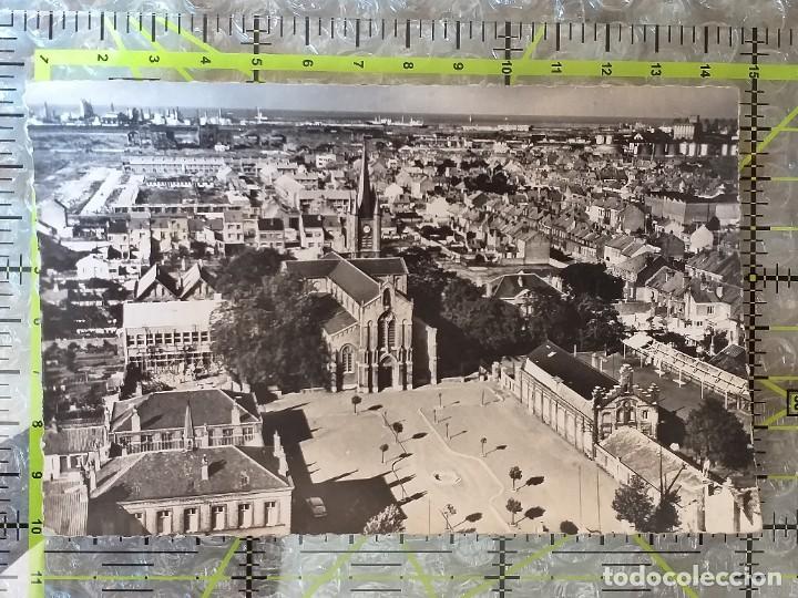 Cartoline: POSTAL FRANCIA 1960 CIRCULADA Y SELLADA / B7. ST-POL-SUR-MER 7. PLAZA DE LA IGLESIA DE St-Benite