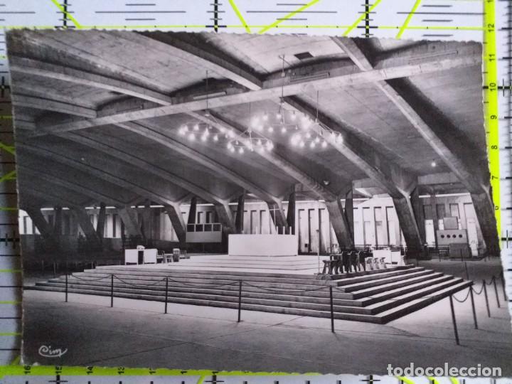 Postales: POSTAL FRANCIA 1962 CIRCULADA Y SELLADA - LOURDES - 1510 - INTERIOR DE LA IGLESIA