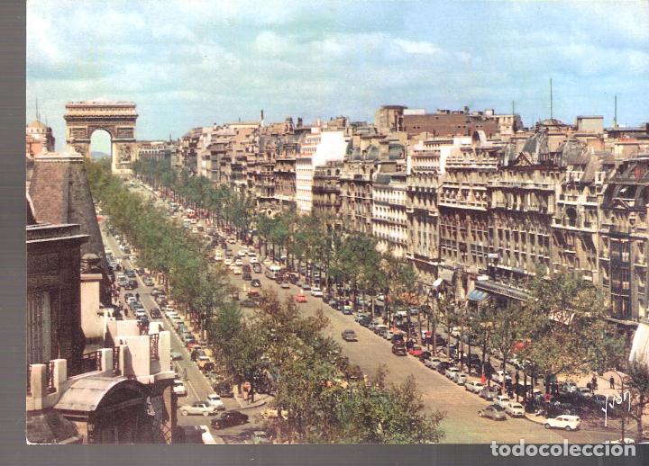 Cartes Postales: Les Champs Elys&eacute;es . Arc de Triomphe. Paris France.