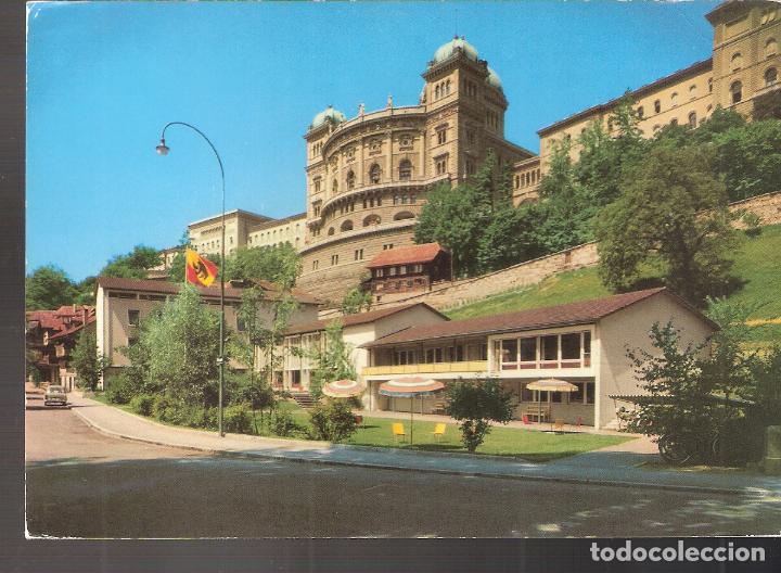 Cartes Postales: Jugendhaus mit Parlamentsgenbaude. Helvetia. Suiza. Fechyada en Berna en 1977. Sellada en Marziu.