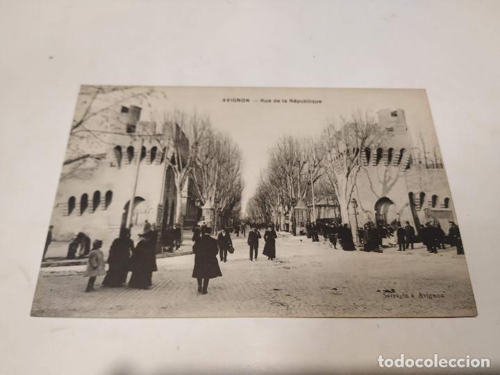 Postales: FRANCIA - POSTAL AVIGNON - RUE DE LA R&Eacute;PUBLIQUE - Foto 1