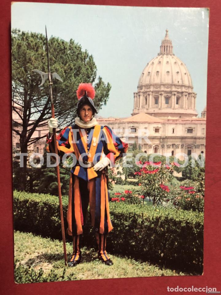 Postales: POSTAL JARDINES DEL VATICANO Y GUARDA SUIZO