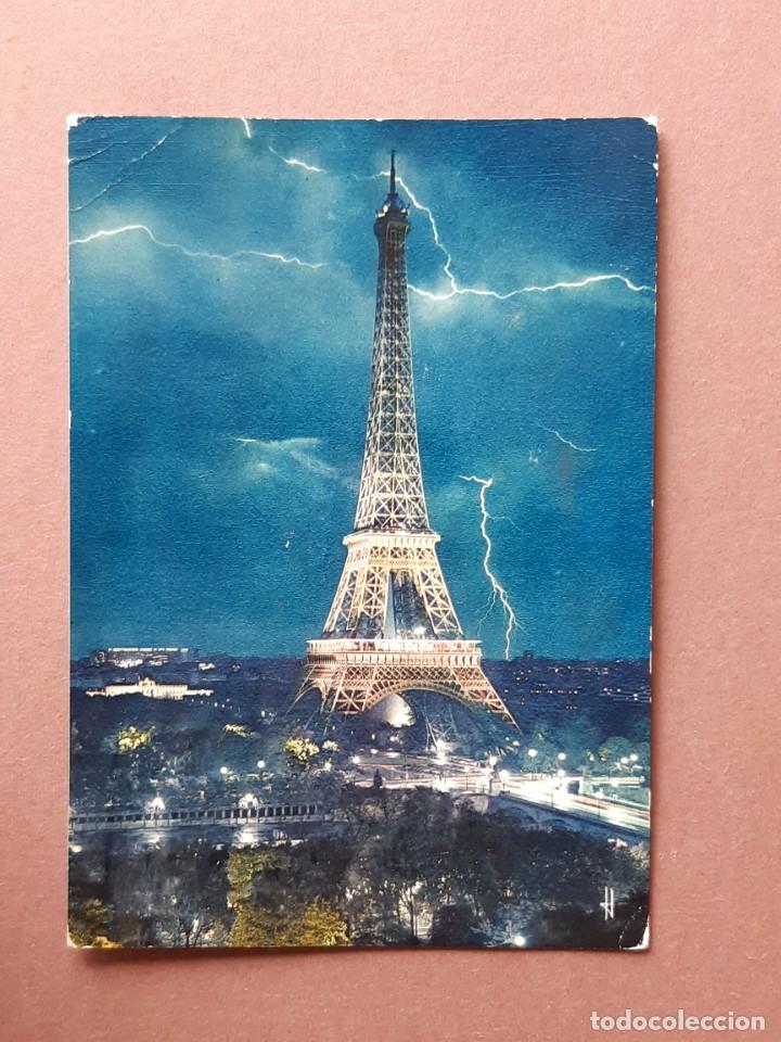 Postales: POSTAL 77 HACHETTE. CIEL D'ORAGE. LA TOUR EIFFEL. PARIS. FRANCIA. CIRCULADA 1971.