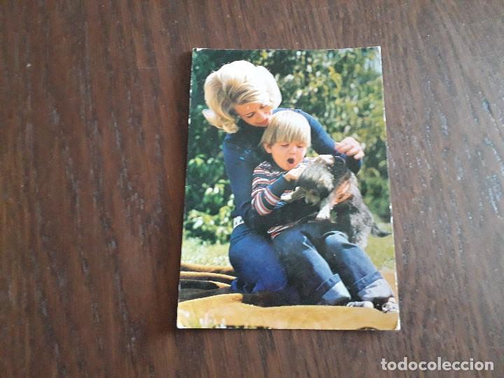Postais: postal con madre, ni&ntilde;o y perro, Italia.