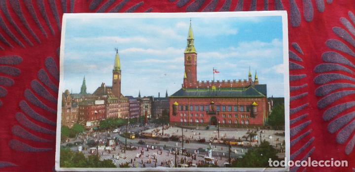 Postkarten: DINAMARCA-V53-ESCRITA-COPENHAGUE-LA PLACE DE HOTEL DE VILLE