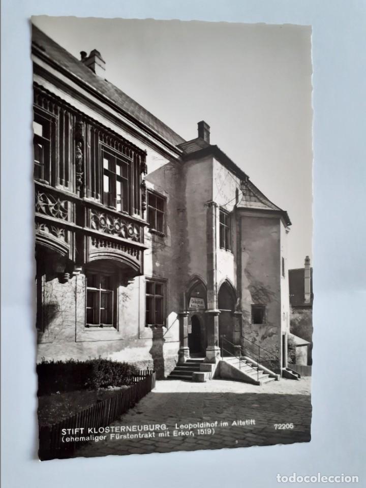 Postales: POSTAL - AUSTRIA - KLOSTERNEUBURG - LEOPOLDO HOF EN ALTENSTIB - PISTA PRINCIPAL CON ORIEL - S/C