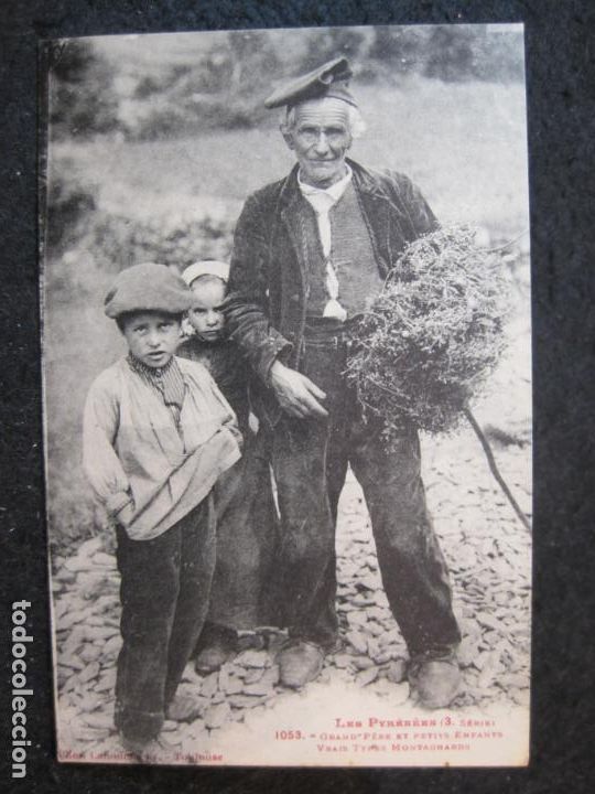 Postales: LES PYRENNES-GRAND PERE ET PETITS ENFANTS VRAIS TYPES MONTAGNARDS-LF 1053-POSTAL ANTIGUA-(91.358)