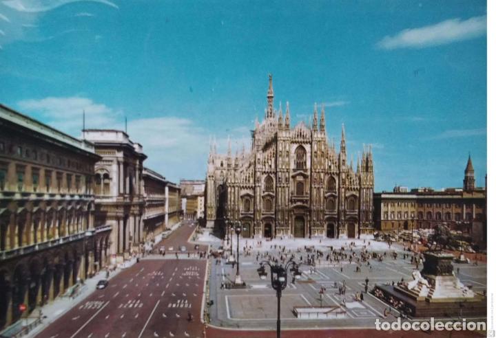 Postales: Mil&aacute;n. Plaza del Duomo. Usada con sello. Color