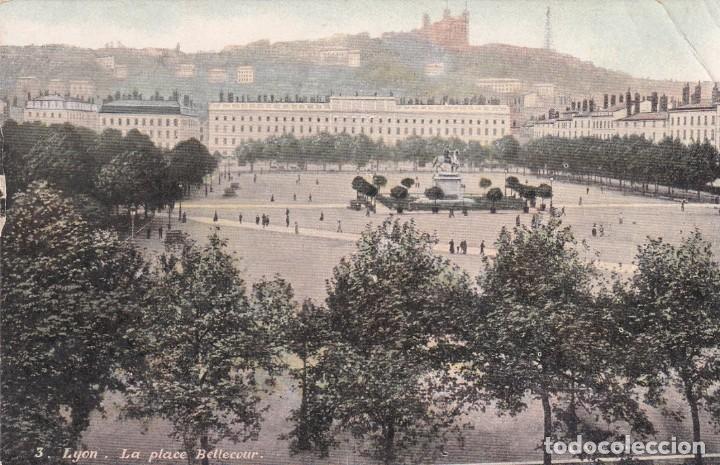 Postales: 3 Lyon - La place Bellecour - Foto 1