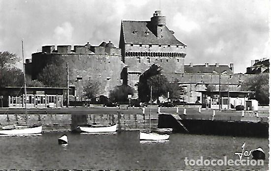 Postales: SAINT-MALO - 01208. LE CH&Acirc;TEAU &Agrave; L'ENTR&Eacute;E DE LA VILLE ET SES TOURS DU XIVe si&egrave;cle - ED. JOS