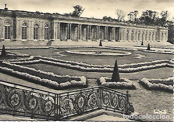 Postales: VERSAILLES - 158. PALAIS DU GRAND TRIANON SUR LES JARDINS - ED. ART LYS - SIN CIRCULAR