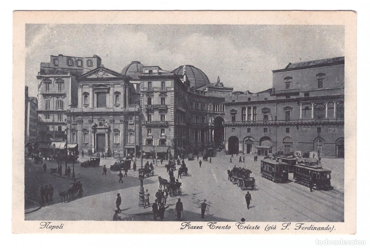 Postkarten: N&Aacute;POLES (ITALIA) // PIAZZA TRENTO TRIESTE // SIN CIRCULAR