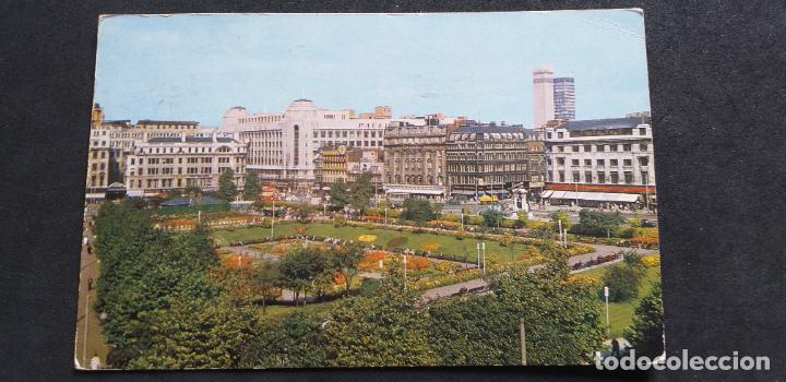 Postais: INGLATERRA-V51-SXXII-140X90mm.-PICCADILLY GARDEN,MANCHESTER-CIRCULADA