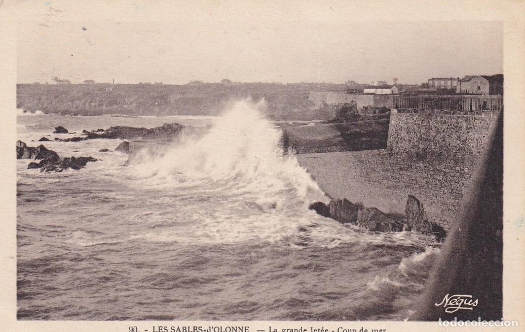 Postales: 90 Les Sables-d' Olonne - La grande Jet&eacute;e - Coup de mer