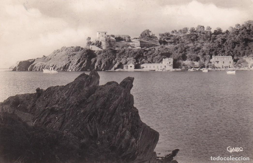 Postales: 209 Port-Cros - Les Iles d' Or - Le Ch&acirc;teau et le Port