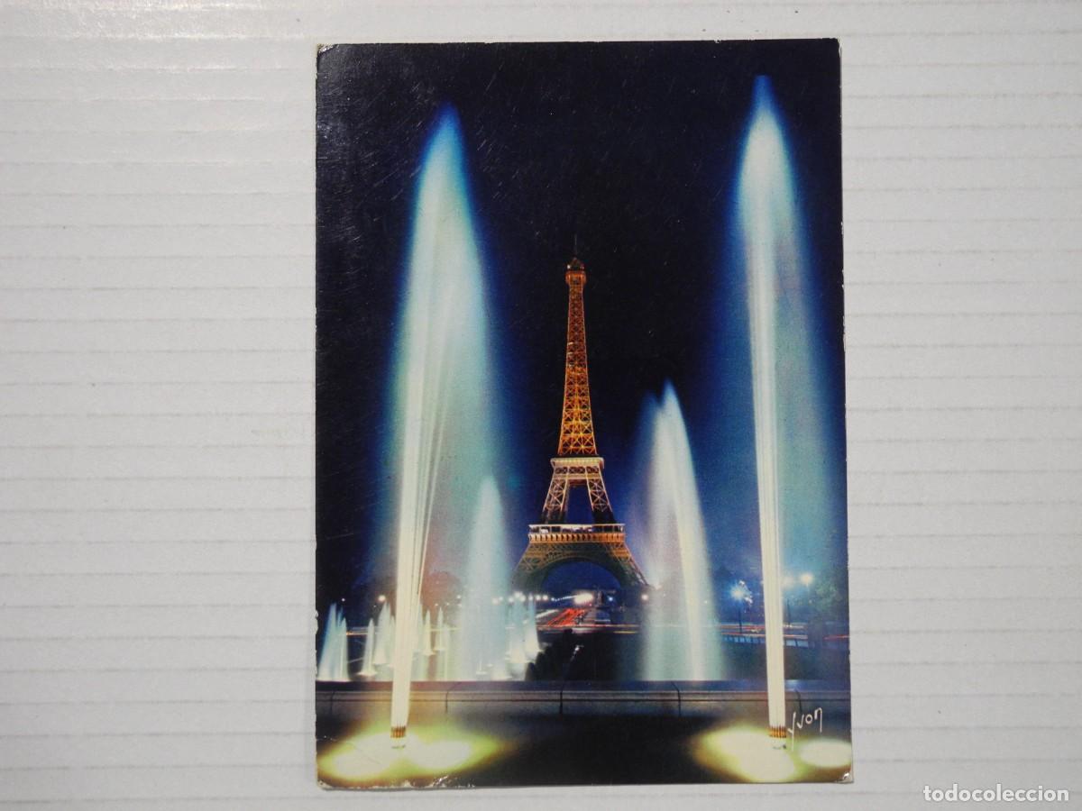 Postales: Paris. La Tour Eiffel iluminada. Circulada 1965 - Foto 1