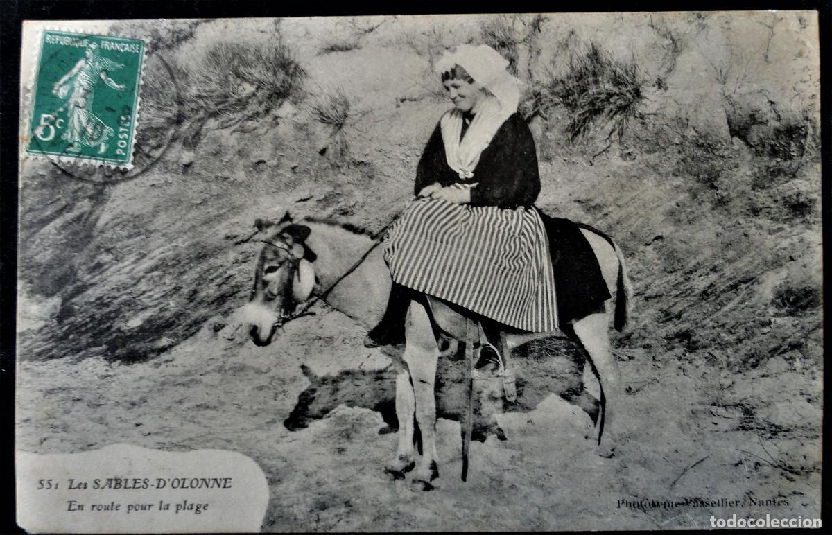 Cartes Postales: Postal antigua - LES SABLES-D'OLONNE - En route pour la plage. Circulada, 1910.