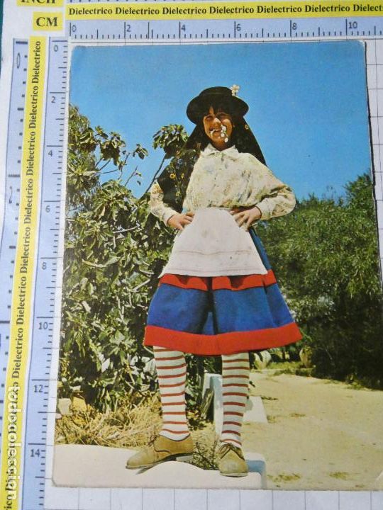 Postkarten: POSTAL DE PORTUGAL. FOLKLORE TIPISMO ESCENA VIVA. ALGARVE MUJER JOVEN TRAJE T&Iacute;PICO. 381