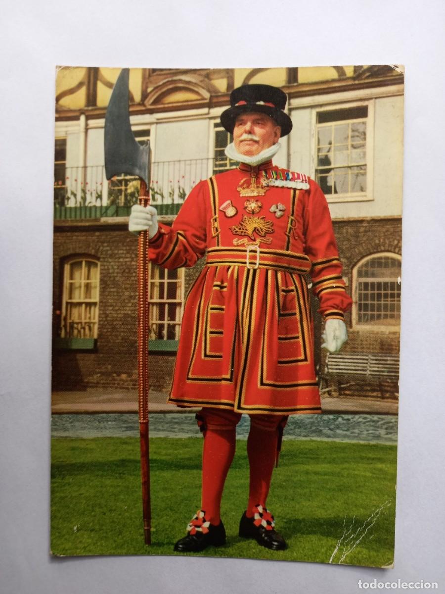Cartoline: THE YEOMAN WARDER TOWER OF LONDON, ENVIADA A MONTEVIDEO 1972