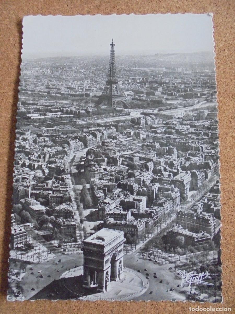 Postkarten: PARIS. VUE AERIENNE: L'ARC DE TRIONPHE DE L'ETOILE ET LA TOUR EIFFEL. POSTAL SIN ESCRIBIR DE LOS A&Ntilde;O