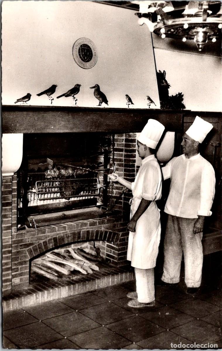 Postales: Francia -Sain-Lattier (Is&egrave;re) -Restaurant Rotisserie L. Caillat- Foto Faurie -141x88mm-Pollo a l'ast