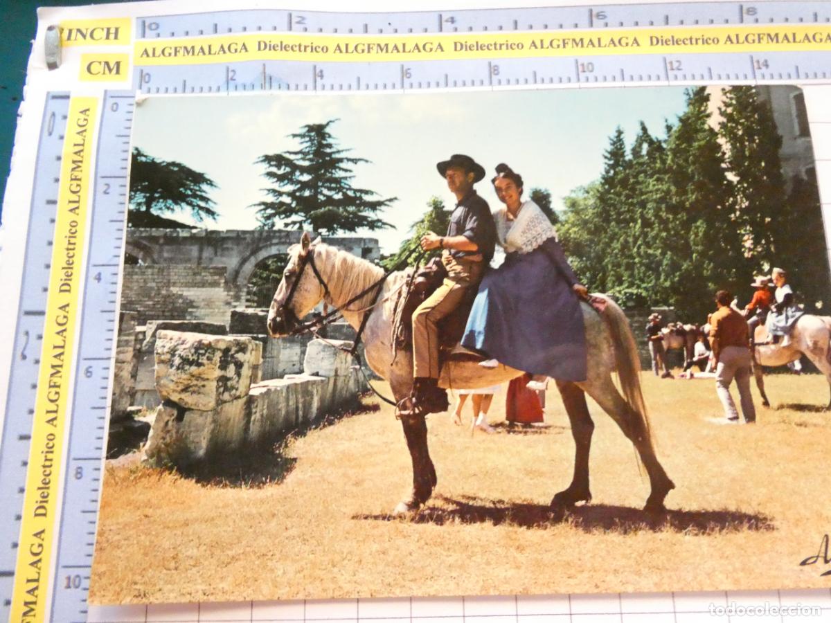 Postais: POSTAL DE FRANCIA. A LA FETE EN PAYS D'ARLES LOU GARDIAN EME SA CHATO FOLKLORE TIPISMO. 33