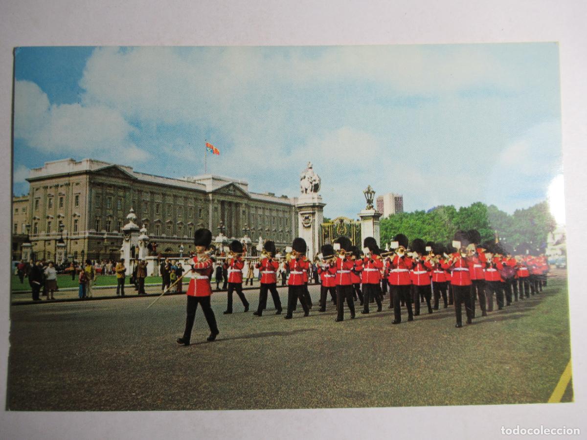 Postais: Guards Band at Buckingham Palace - London