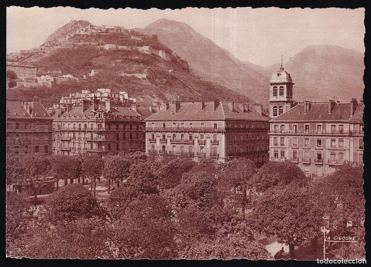 Postales: Francia. 38-Grenoble. *Place Victor-Hugo...* Nueva.