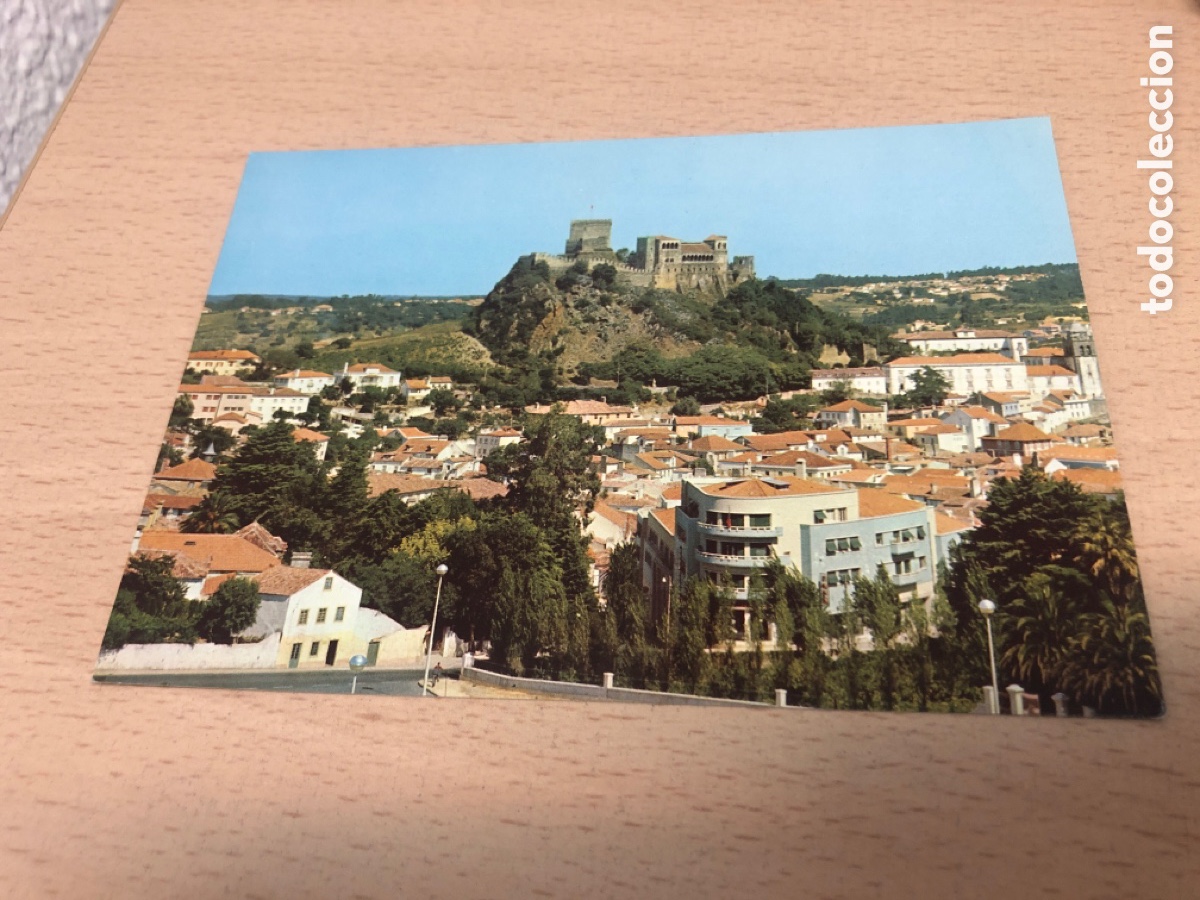 Cartoline: Postal Leiria. Portugal. Vista parcial. Al fondo el Castillo. Sin circular. ASM