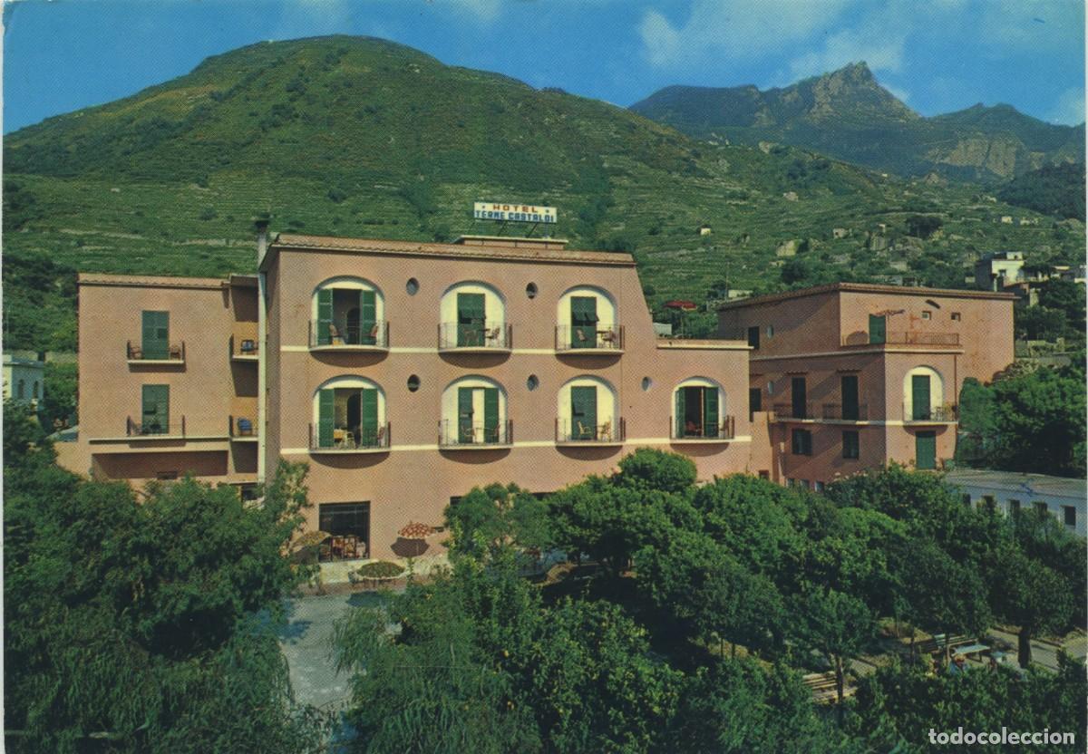 Postales: L'Hotel Terme Castaldi e la colina di Monterone. FORIO D'ISCHIA. Italia. Circulada en 1971. ED. A.G.