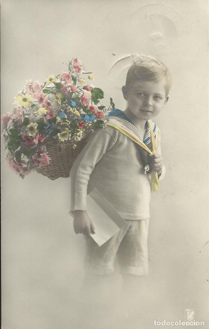Cartoline: Ni&ntilde;o marinerito con cesto de flores. Suecia. 9x14 cm. Postal. 1920. Escrita con sello.
